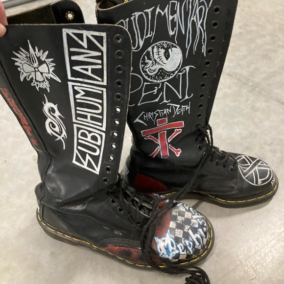 Dr. martens boots handpainted punk band emblems - Picture 3 of 7